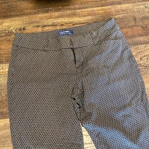 Black and white patterned Old Navy pixie mid rise work pants